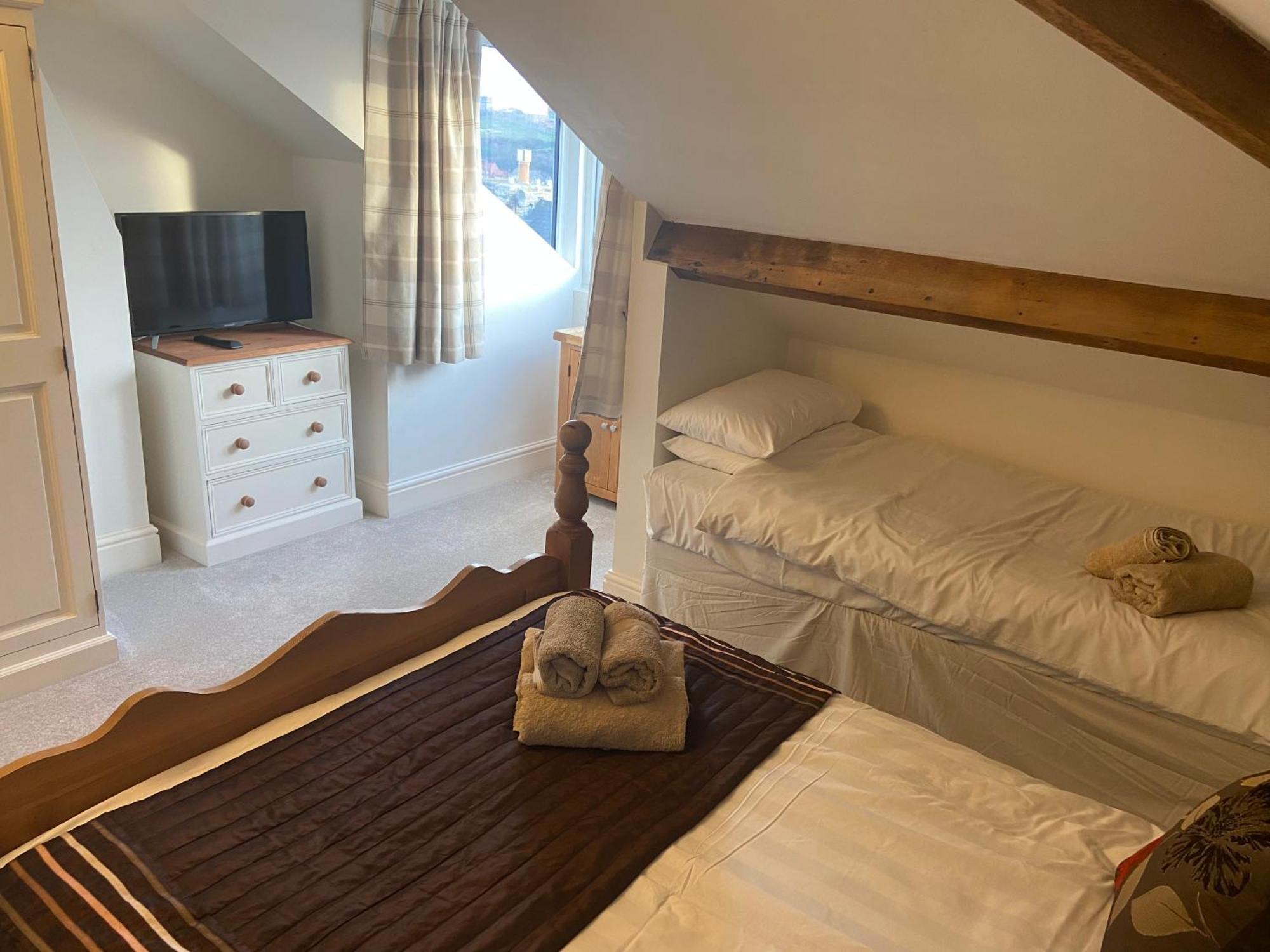 County Loft Penthouse Apartment Уитби Экстерьер фото